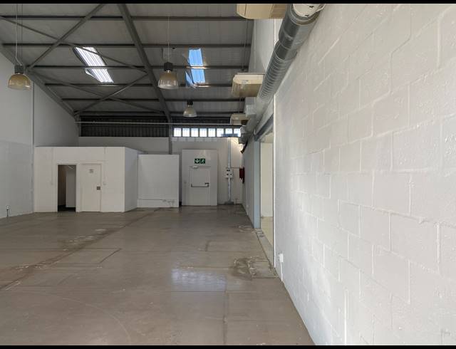 400M² RETAIL TO LET IN TOKAI